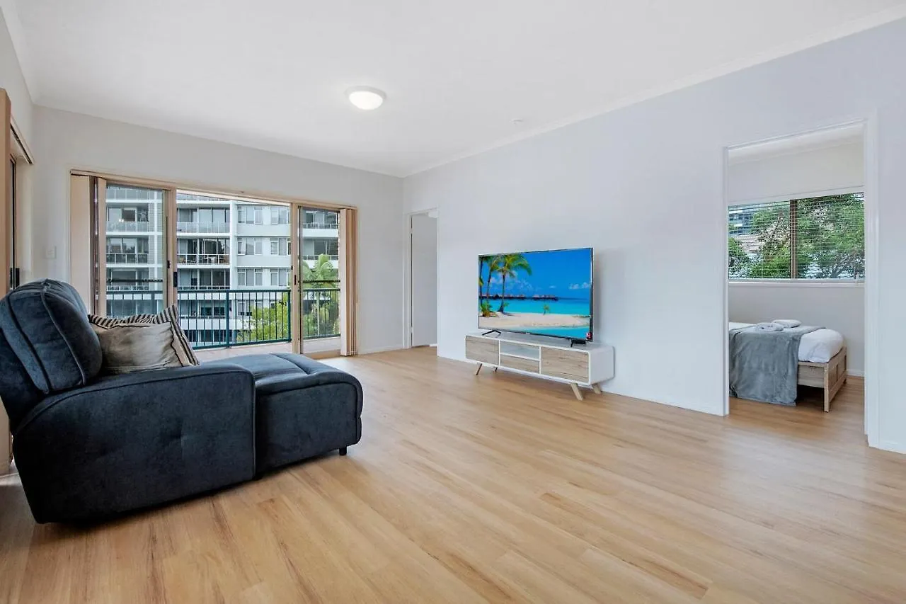 Southport Spacious Three Bedroom Getaway - Coasthm Apartment