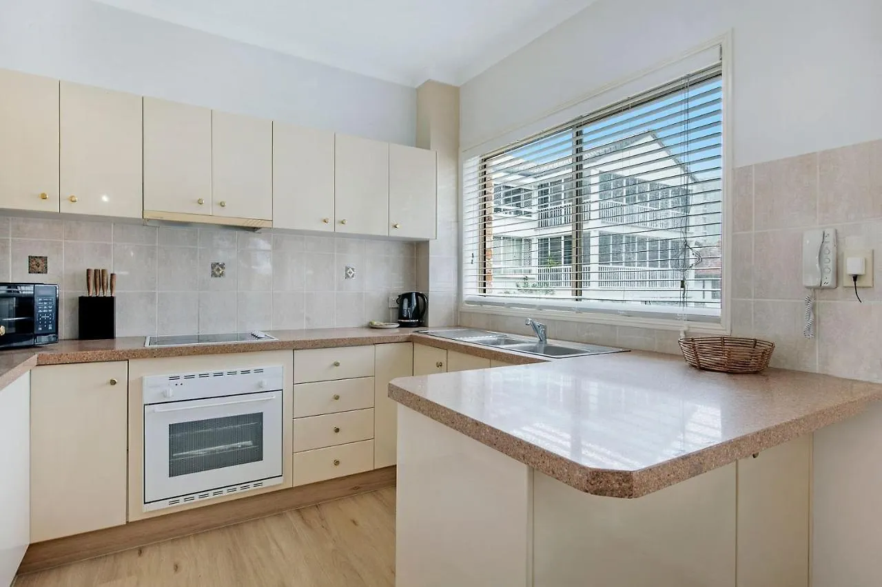 Apartment Southport Spacious Three Bedroom Getaway - Coasthm Gold Coast