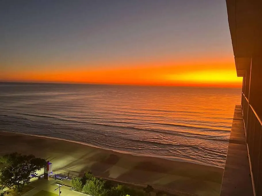 The Esplanade Sea View Apartment *