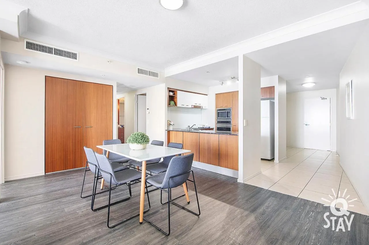 2 Bedroom 1 Bathroom - Centre Of Surfers Paradise, Chevron Renaissance Apartment *