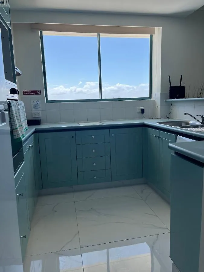 Crown Towers Apartment *