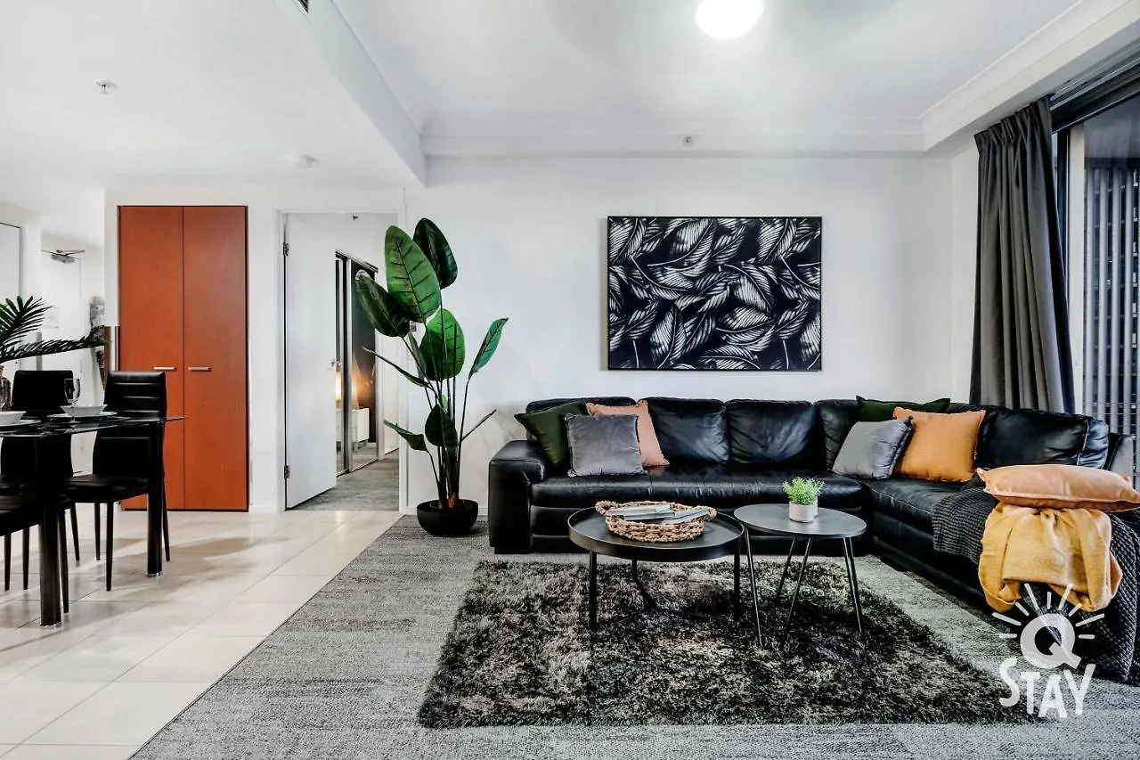 Apartment 2 Bedroom 1 Bathroom - Centre Of Surfers Paradise, Chevron Renaissance