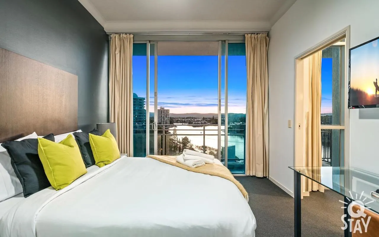 2 Bedroom 1 Bathroom - Centre Of Surfers Paradise, Chevron Renaissance Apartment