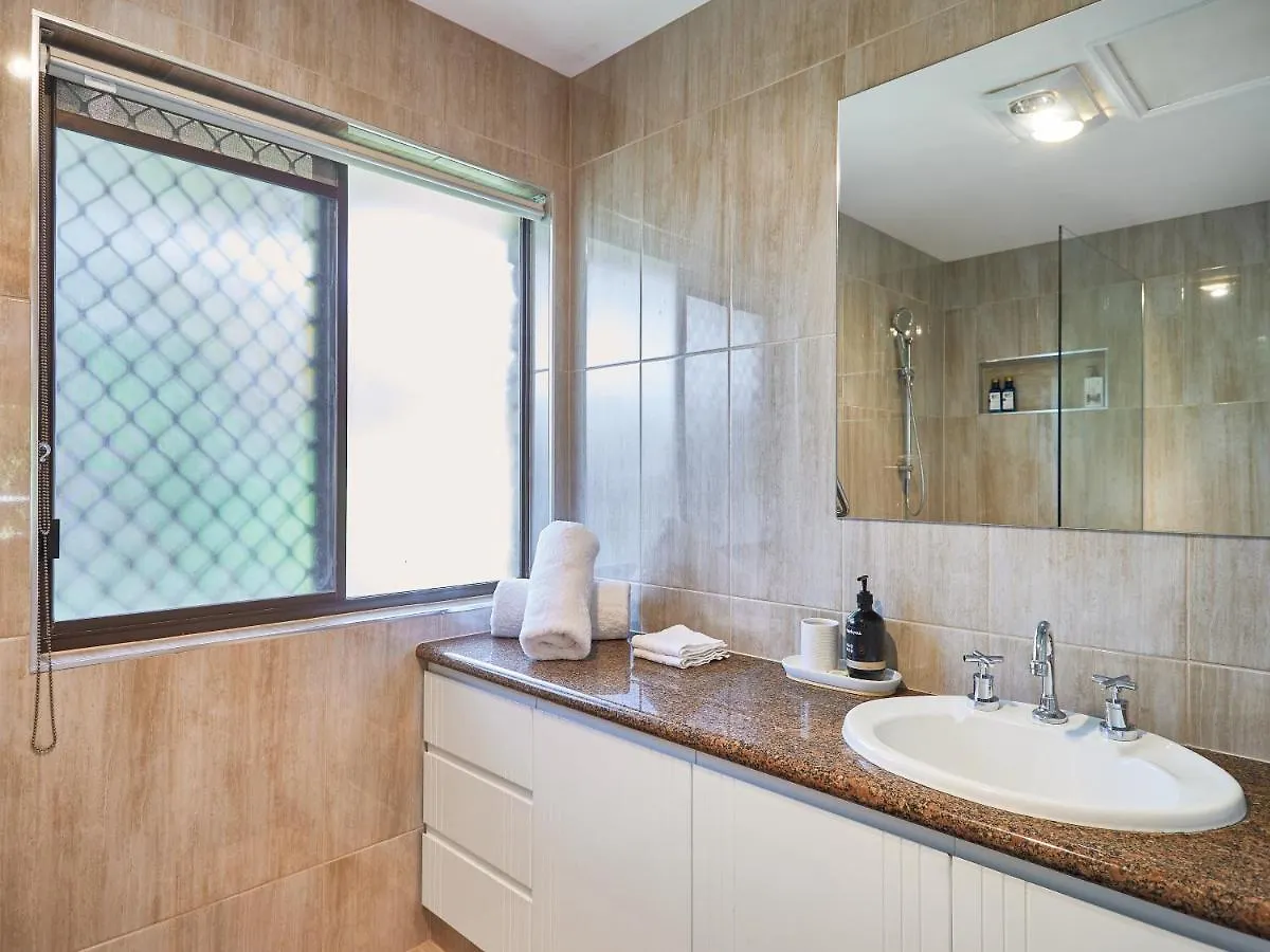 Spacious 4-bedroom Waterfront With A Pool Holiday home Gold Coast