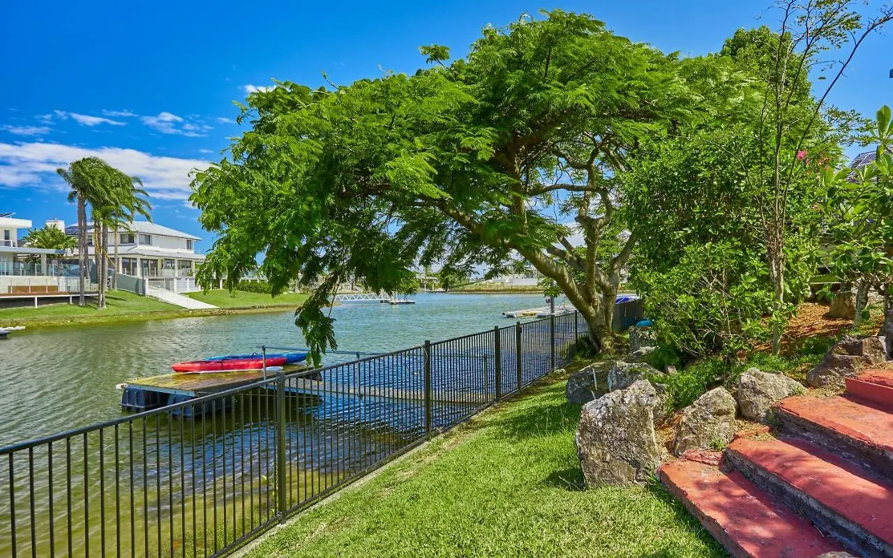 Spacious 4-bedroom Waterfront With A Pool Gold Coast
