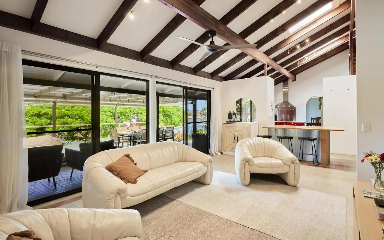Spacious 4-bedroom Waterfront With A Pool Holiday home
