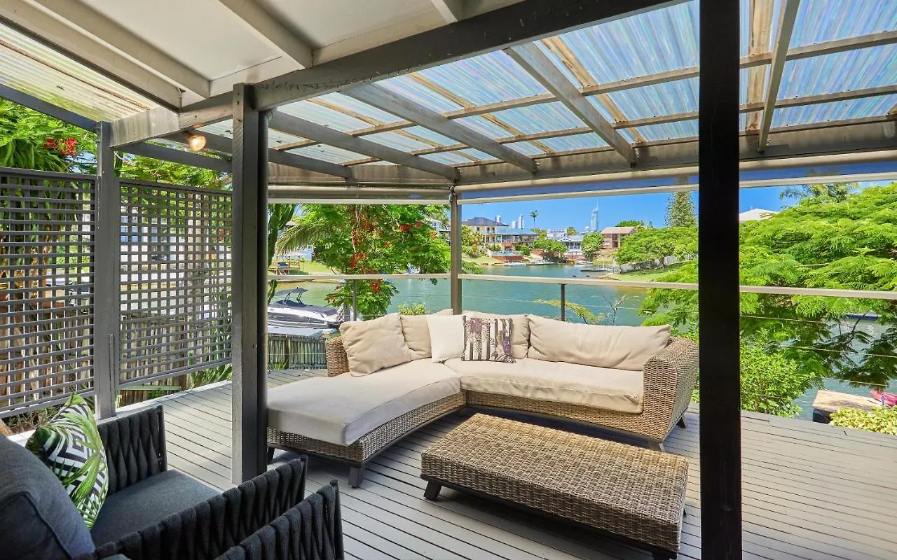 Spacious 4-bedroom Waterfront With A Pool