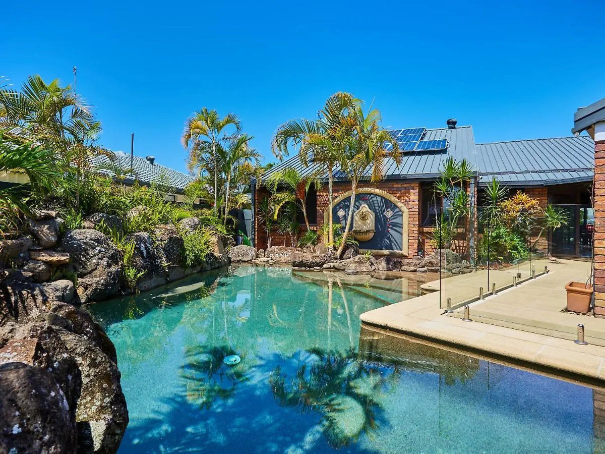 Spacious 4-bedroom Waterfront With A Pool Gold Coast