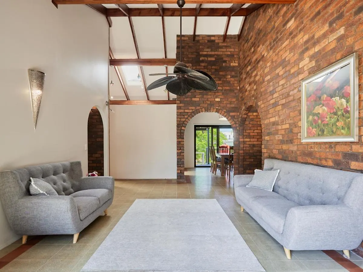 Holiday home Spacious 4-bedroom Waterfront With A Pool Gold Coast