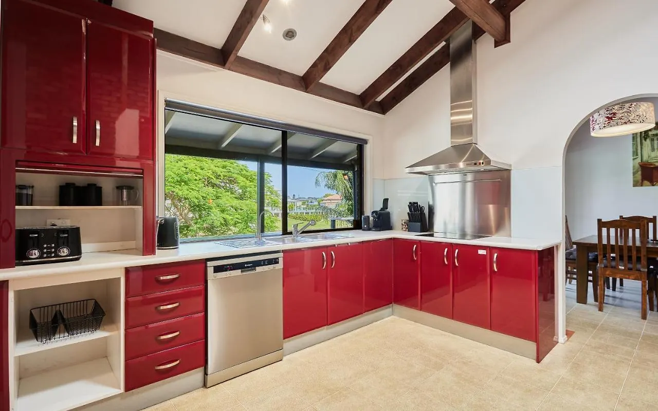 Spacious 4-bedroom Waterfront With A Pool Holiday home
