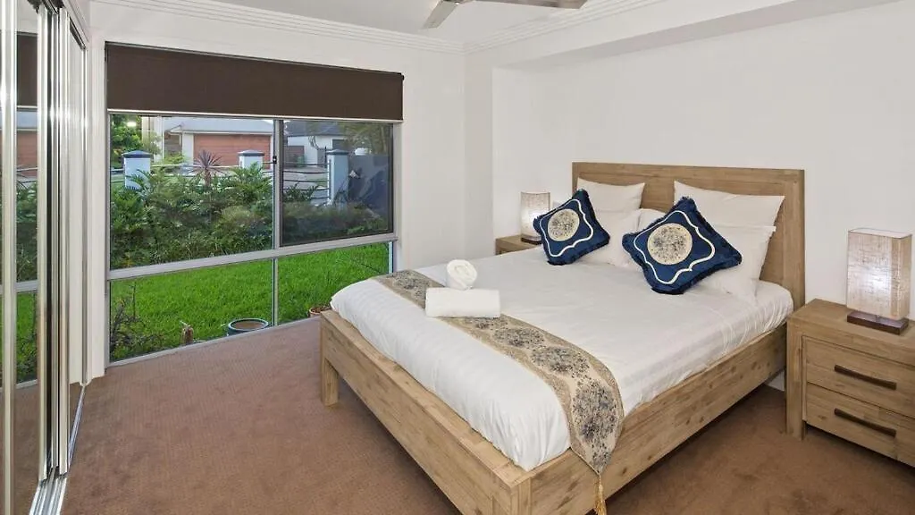 Luxury Waterfront House Close To Theme Parks And Shops Holiday home Gold Coast