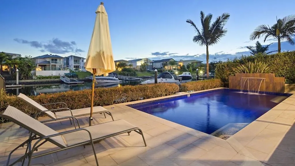 Luxury Waterfront House Close To Theme Parks And Shops *