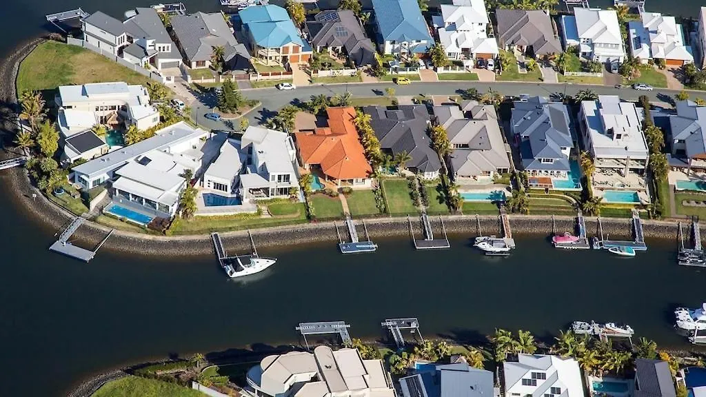 Luxury Waterfront House Close To Theme Parks And Shops Holiday home Gold Coast