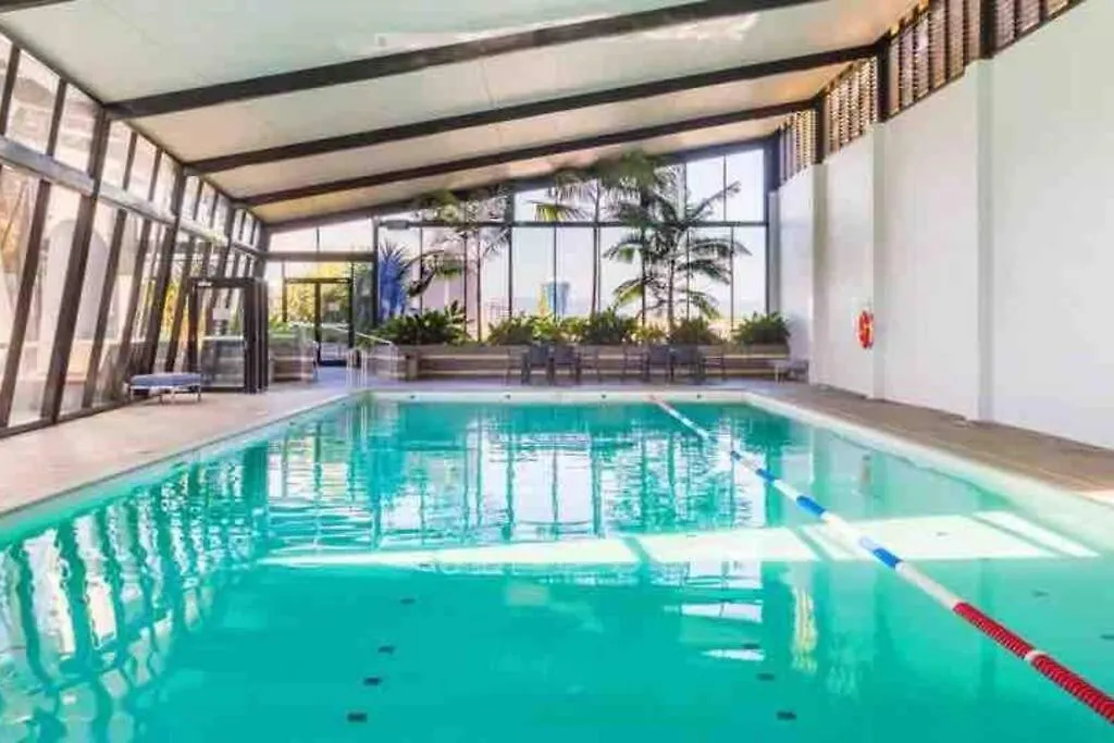 2 Bedroom Great Ocean Views In Heart Of Surfers Paradise