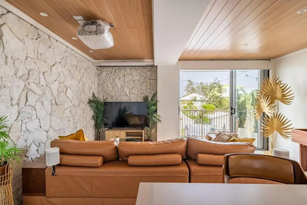 Apartment Chic Beachside Getaway 2br 2bath Fully Equipped Gold Coast