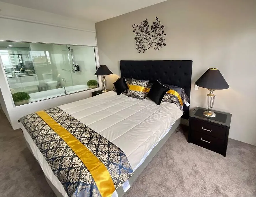 2 Bedroom Great Ocean Views In Heart Of Surfers Paradise Gold Coast