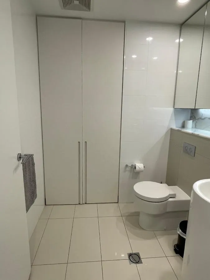 4 Bedroom Luxury Sub Penthouse Oracle Broadbeach Level 31 Magnificent Views 260m2 Family Skyhome Sleeps 8 Adults And 2 Children, Sofa Bed Portacot, High Chair To Everything Skyhome 5 Star