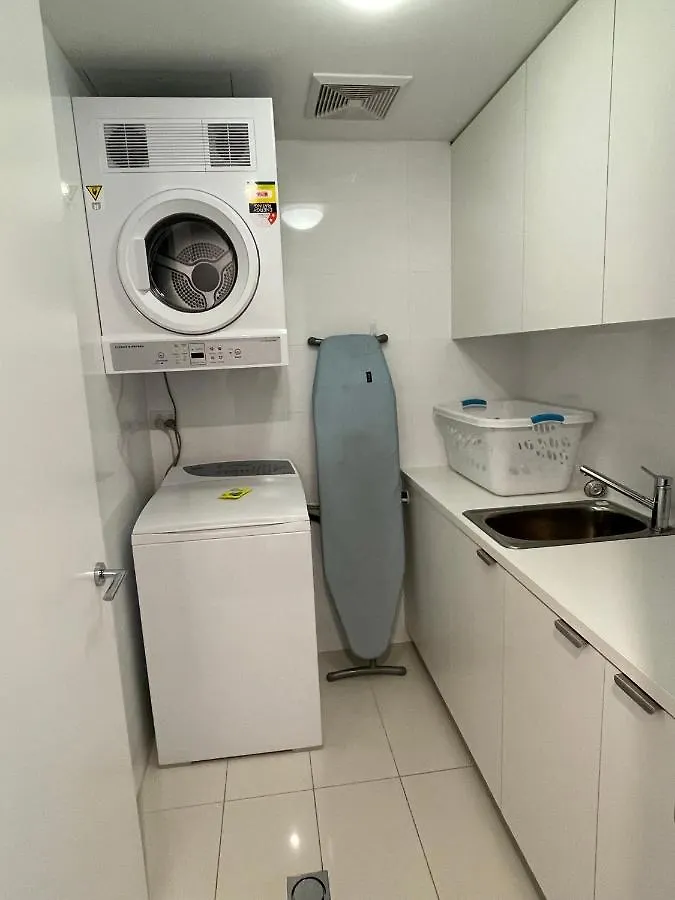 4 Bedroom Luxury Sub Penthouse Oracle Broadbeach Level 31 Magnificent Views 260m2 Family Skyhome Sleeps 8 Adults And 2 Children, Sofa Bed Portacot, High Chair To Everything Skyhome 5 Star Apartamento Gold Coast