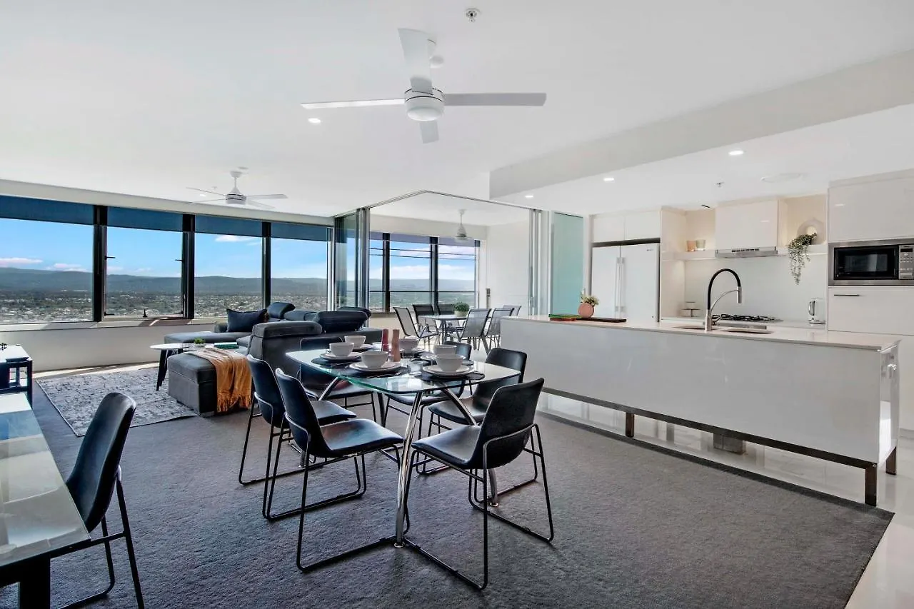 Apartment Q Tower At Surfers Paradise - From Level 3 - Private & Self Contained *
