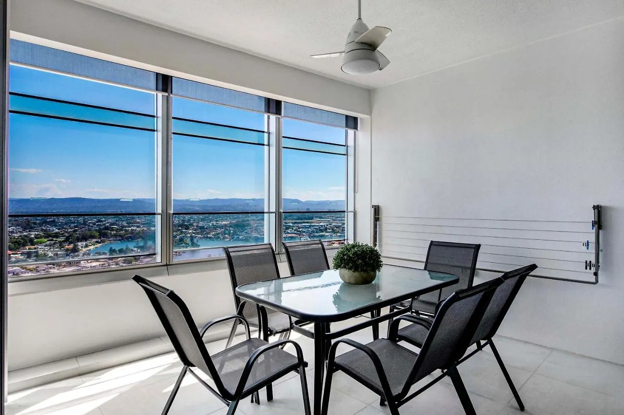 Q Tower At Surfers Paradise - From Level 3 - Private & Self Contained Apartment Gold Coast