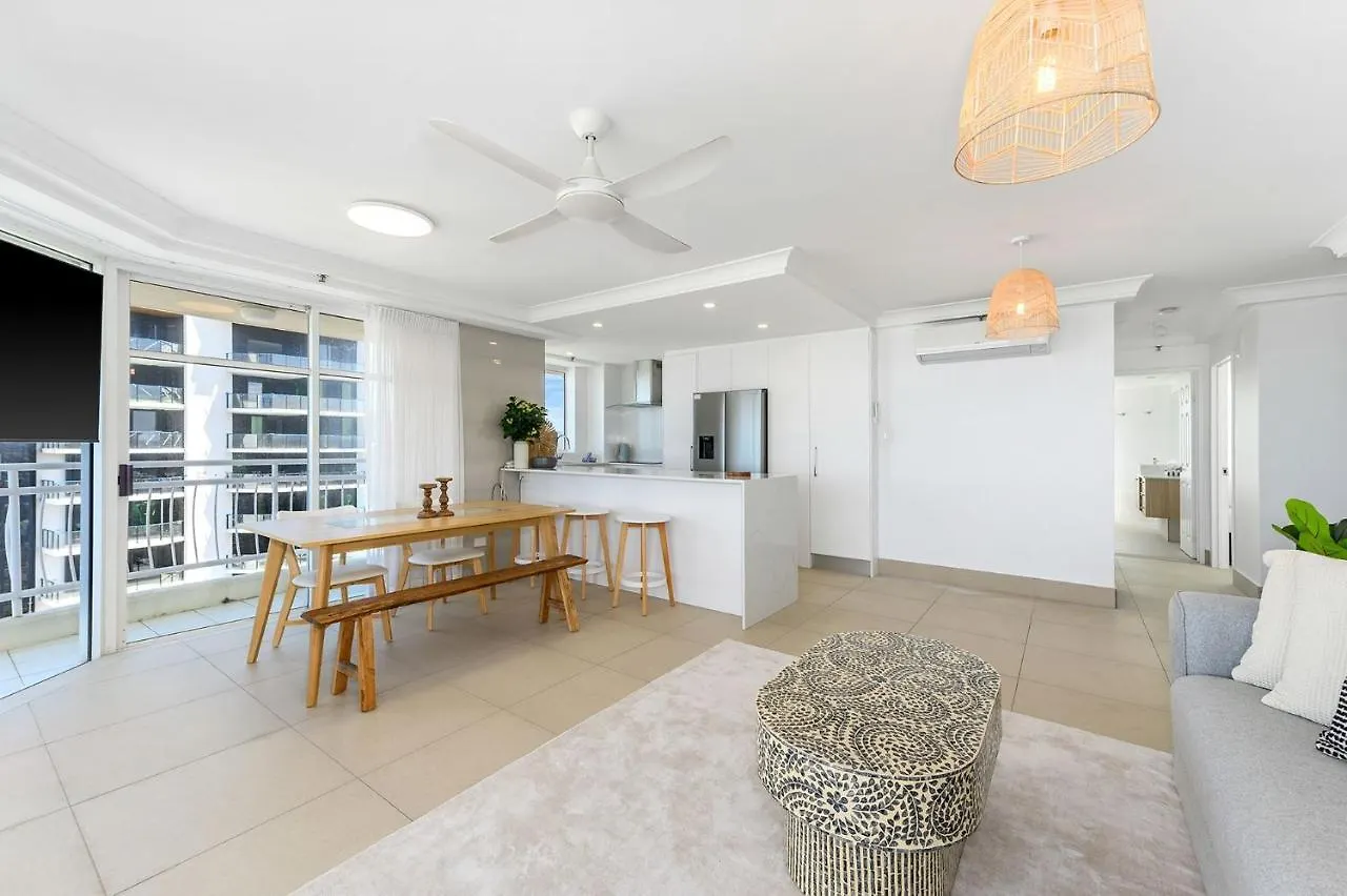 Stunning Views - 15t Floor Unit * Gold Coast