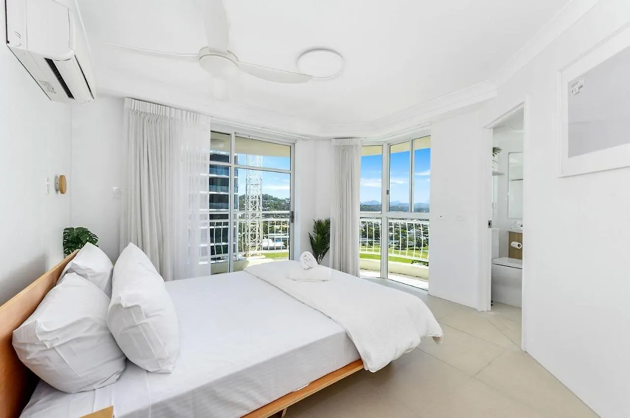 Stunning Views - 15t Floor Unit Apartment