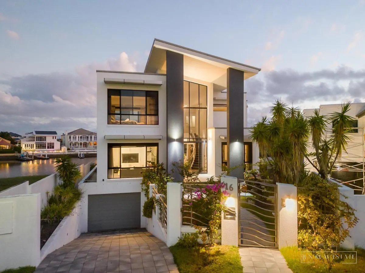 Stunning Prestige Holiday home Gold Coast
