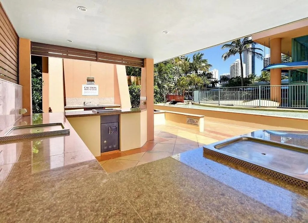 Crown Towers - Private 3 Bedroom Apartment