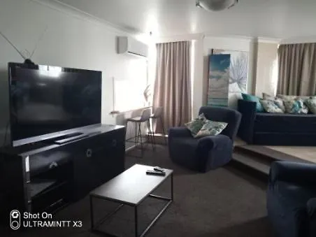 Beachfront Views Great Location Welcome To The Oceanau Apartment