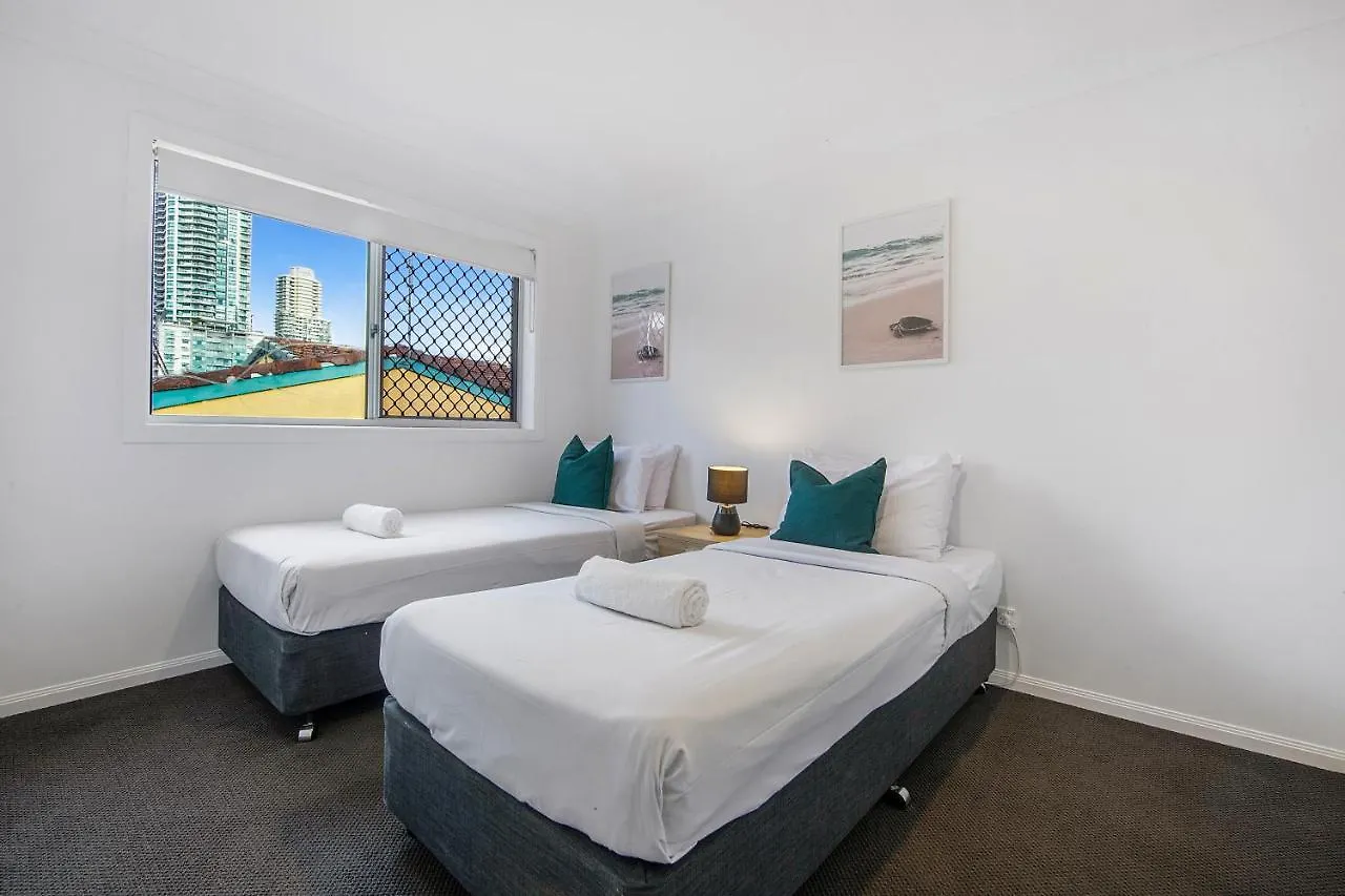 3 Bedroom Villa's In Surfers Paradise - Q
