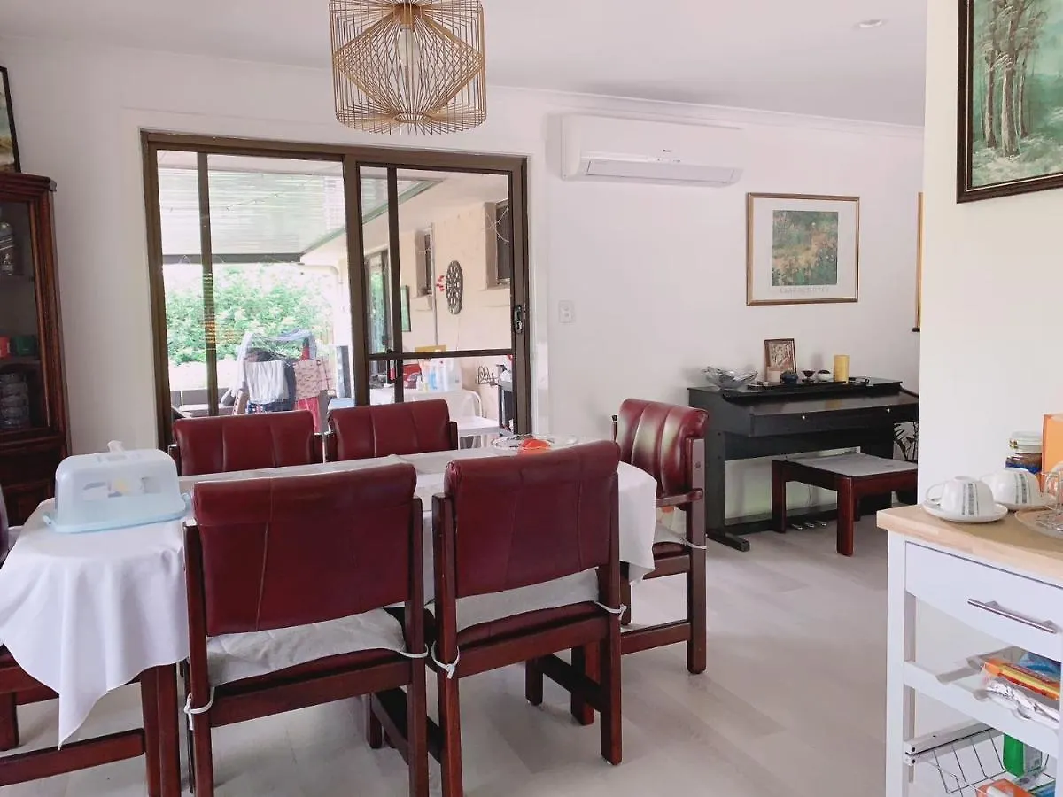 Quarto em Acomodações Particulares Away From Home- *