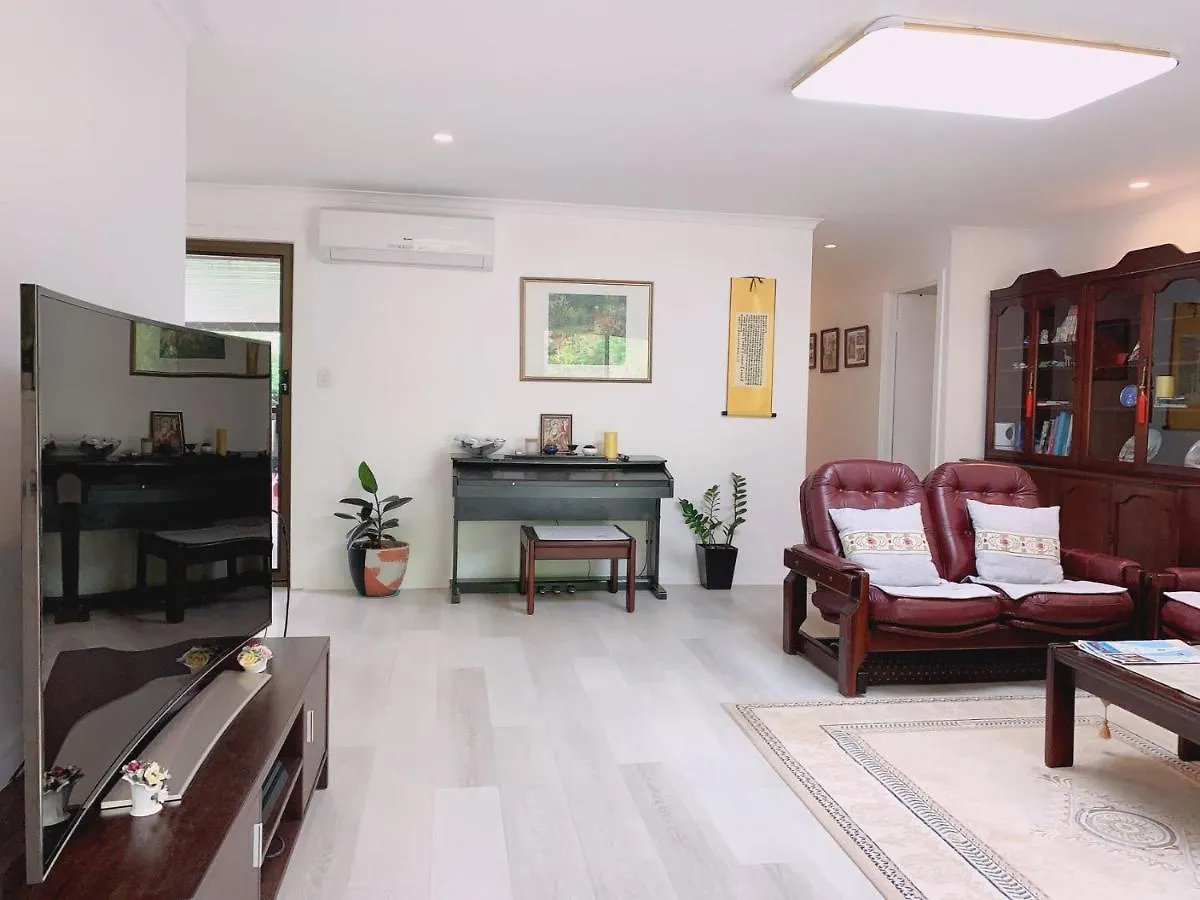 Quarto em Acomodações Particulares Away From Home- *