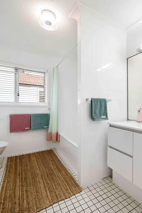 Blush On Broadbeach- Beachside And Pet Friendly, 3rd Floor Walk Up Χρυσή Ακτή