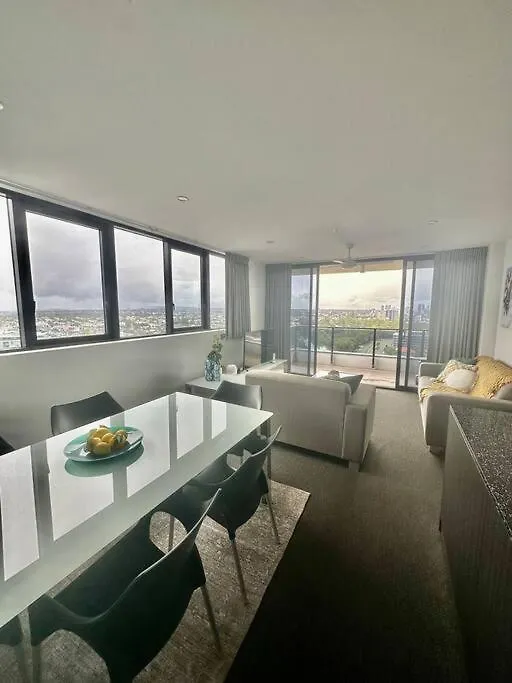 Modern Sophistication Broadbeach Apartment *