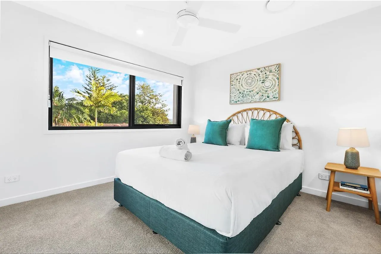 New 3br Burleigh Townhome With Private Rooftop! Villa