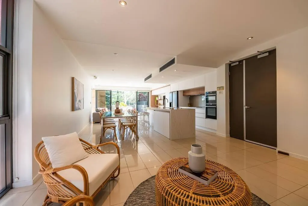 Stunning Coastal Retreat With Pool & Car Park *