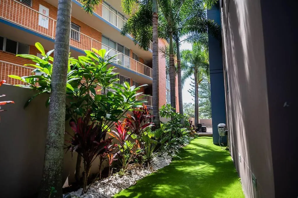 Stunning Coastal Retreat With Pool & Car Park * Gold Coast