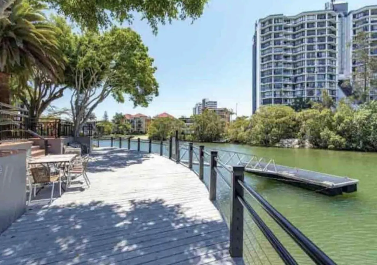 Paradise Island Surfers Paradise - Garden Gold Coast
