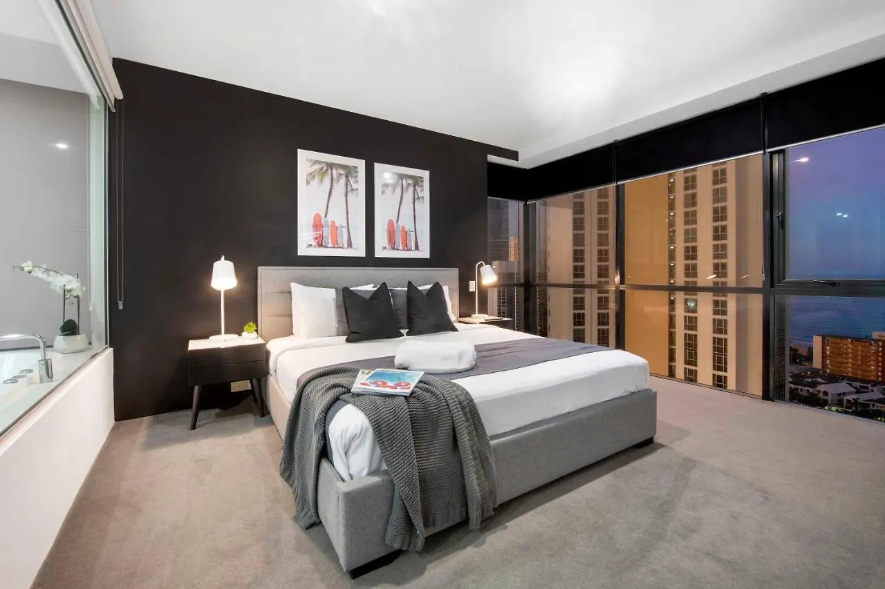 Apartment Three Bedroom Ocean View At Circle On Cavill - One Free Parking! - Self Contained & Privately Managed - Wow