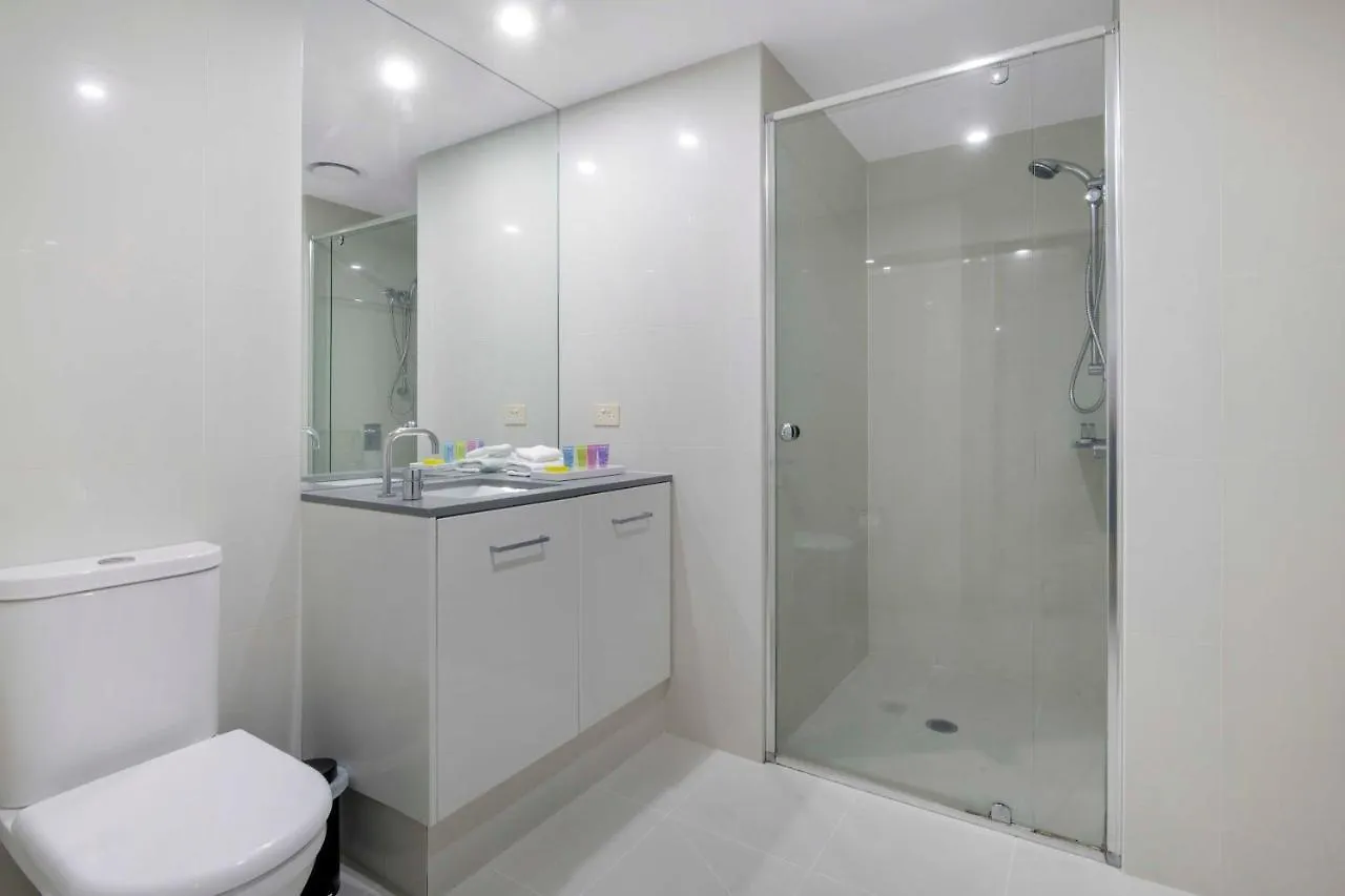 Apartment Three Bedroom Ocean View At Circle On Cavill - One Free Parking! - Self Contained & Privately Managed - Wow *