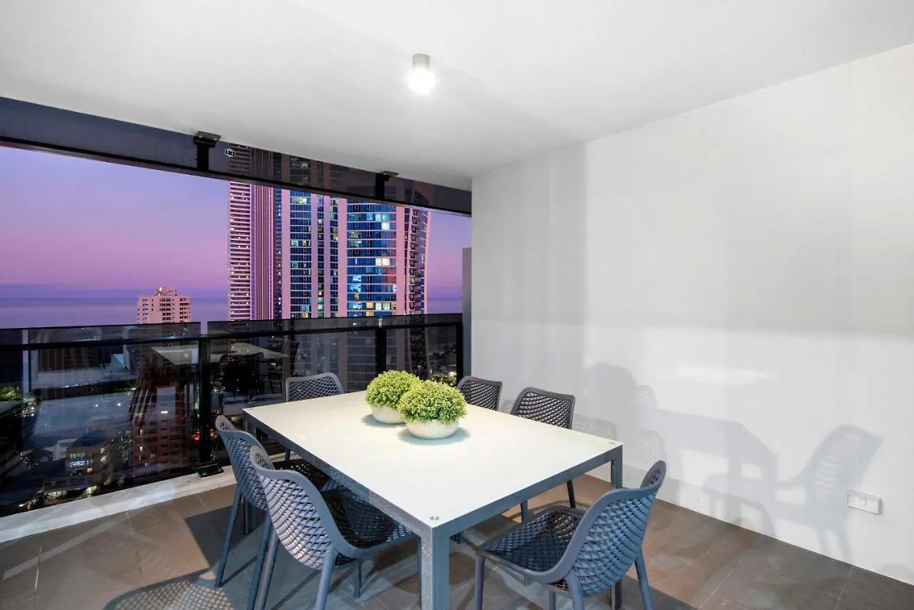 Three Bedroom Ocean View At Circle On Cavill - One Free Parking! - Self Contained & Privately Managed - Wow * Gold Coast