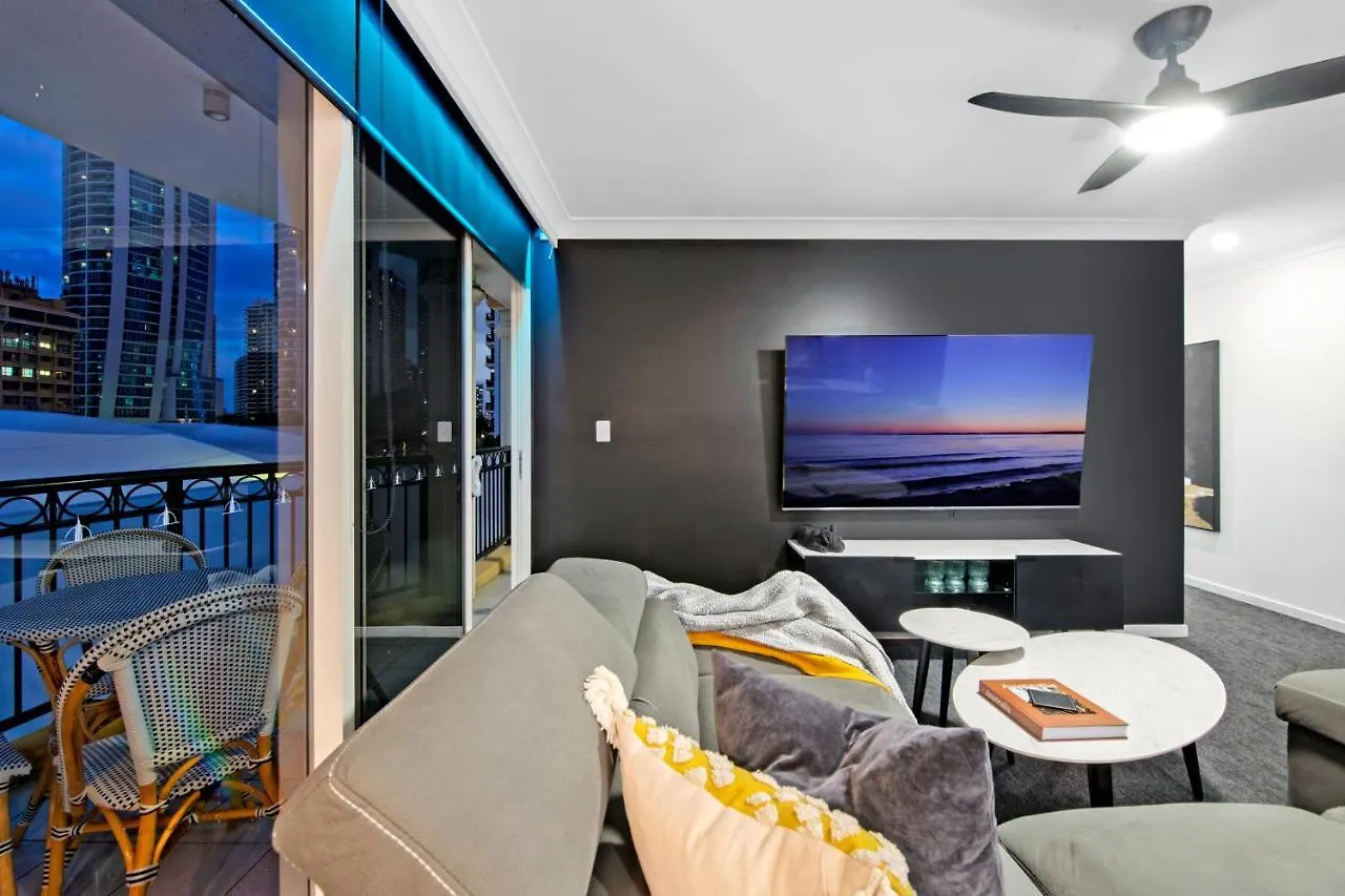 Chevron Renaissance - Self Contained & Privately Managed Apartment *