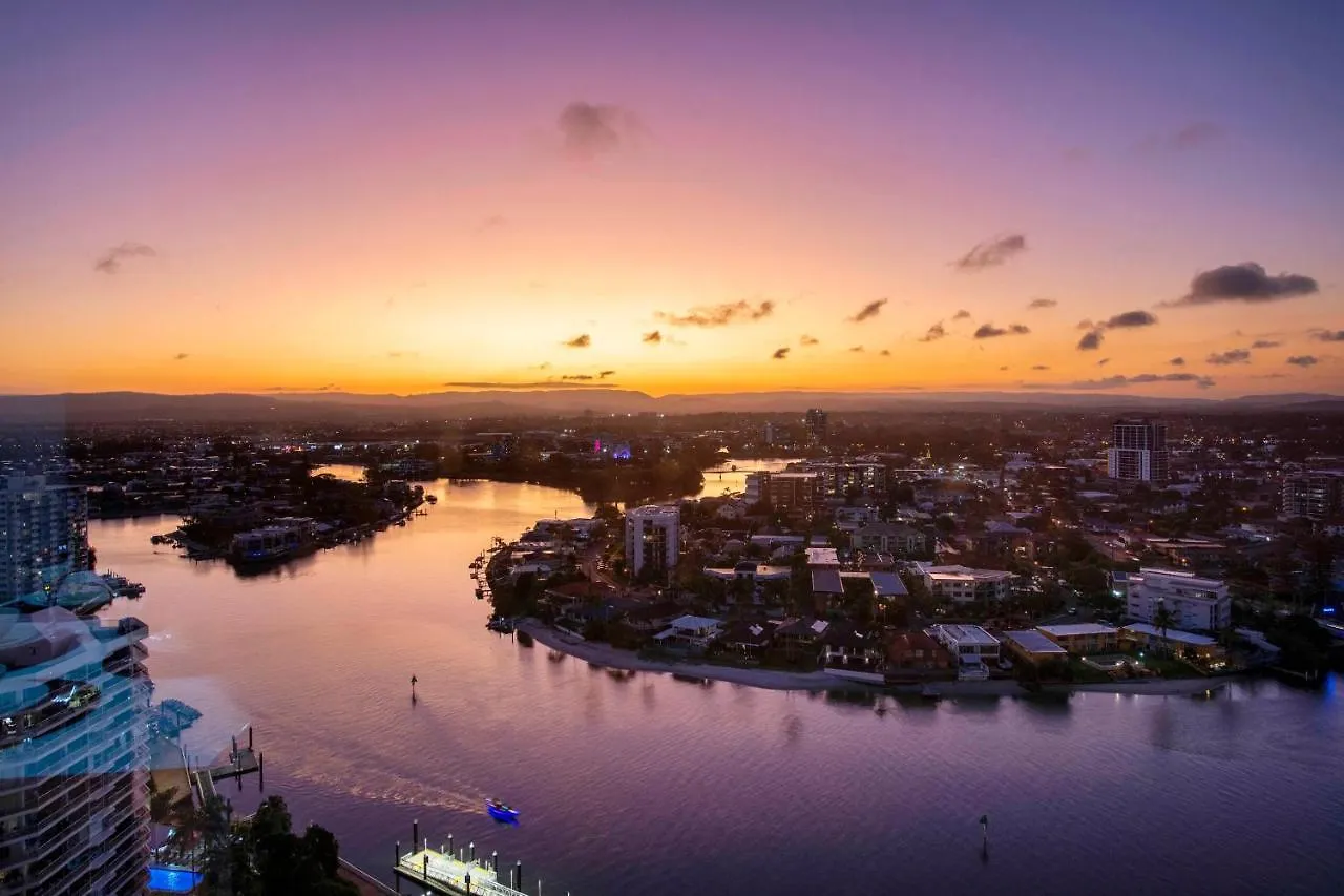 Apartment Three Bedroom Ocean View At Circle On Cavill - One Free Parking! - Self Contained & Privately Managed - Wow