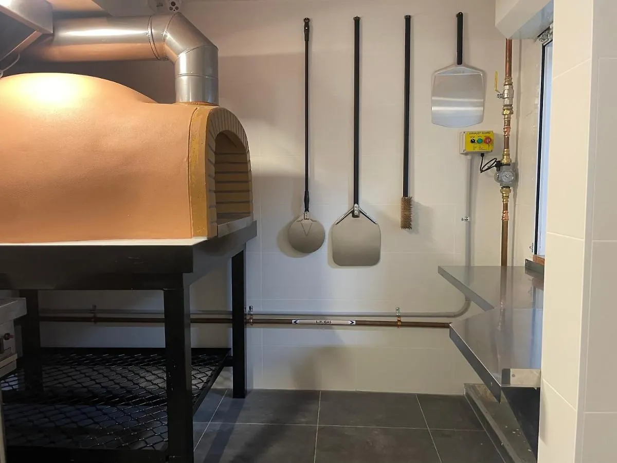 Surf Boutique Backpackers - Free Breakfast Gold Coast