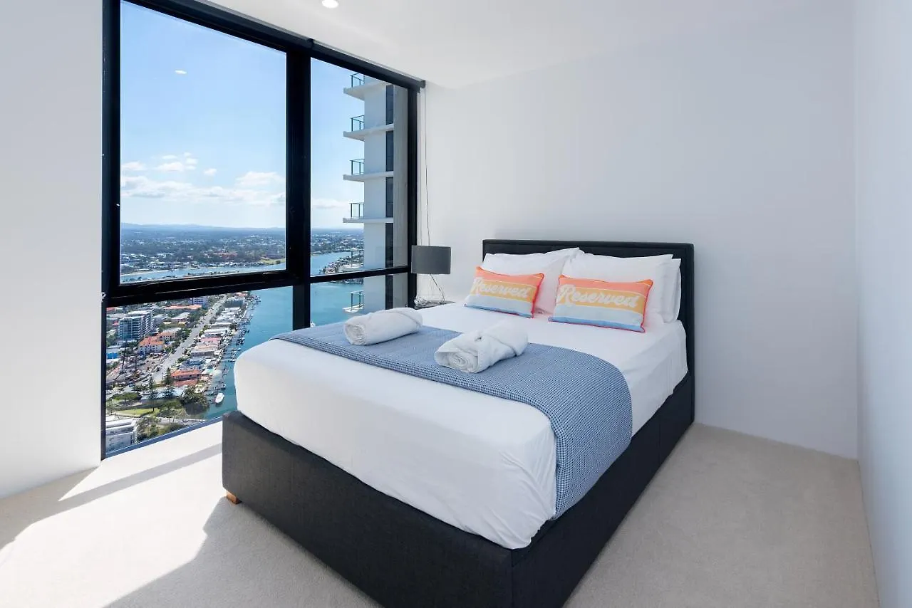 Apartment Circle On Cavill - Hosted By Coastal Letting *