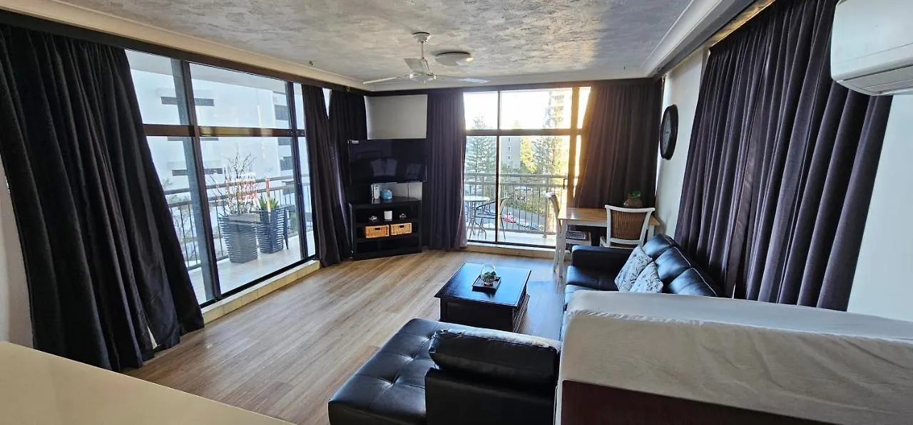 Surfers Paradise Ocean View Apartment