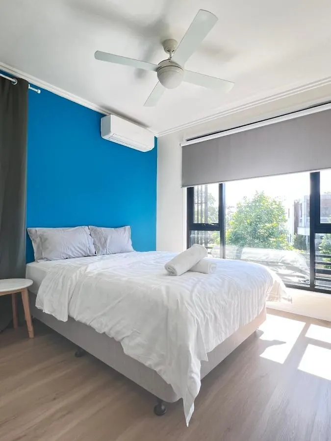 Near New 4br Townhouse Next To Shopping Mall Gold Coast