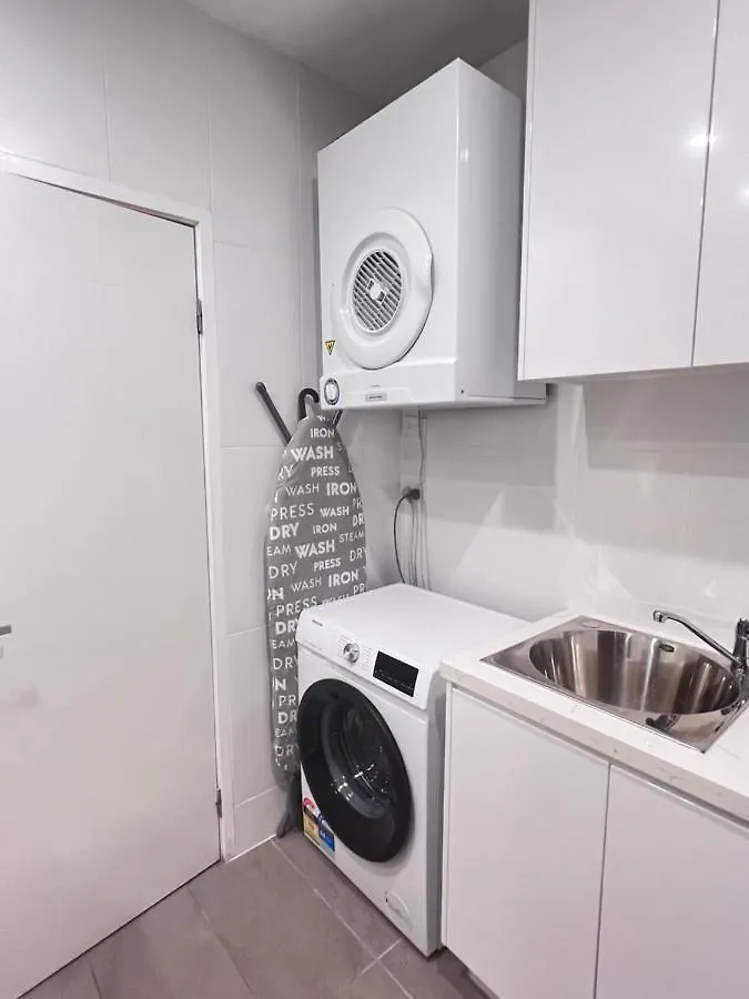 Near New 4br Townhouse Next To Shopping Mall * Gold Coast