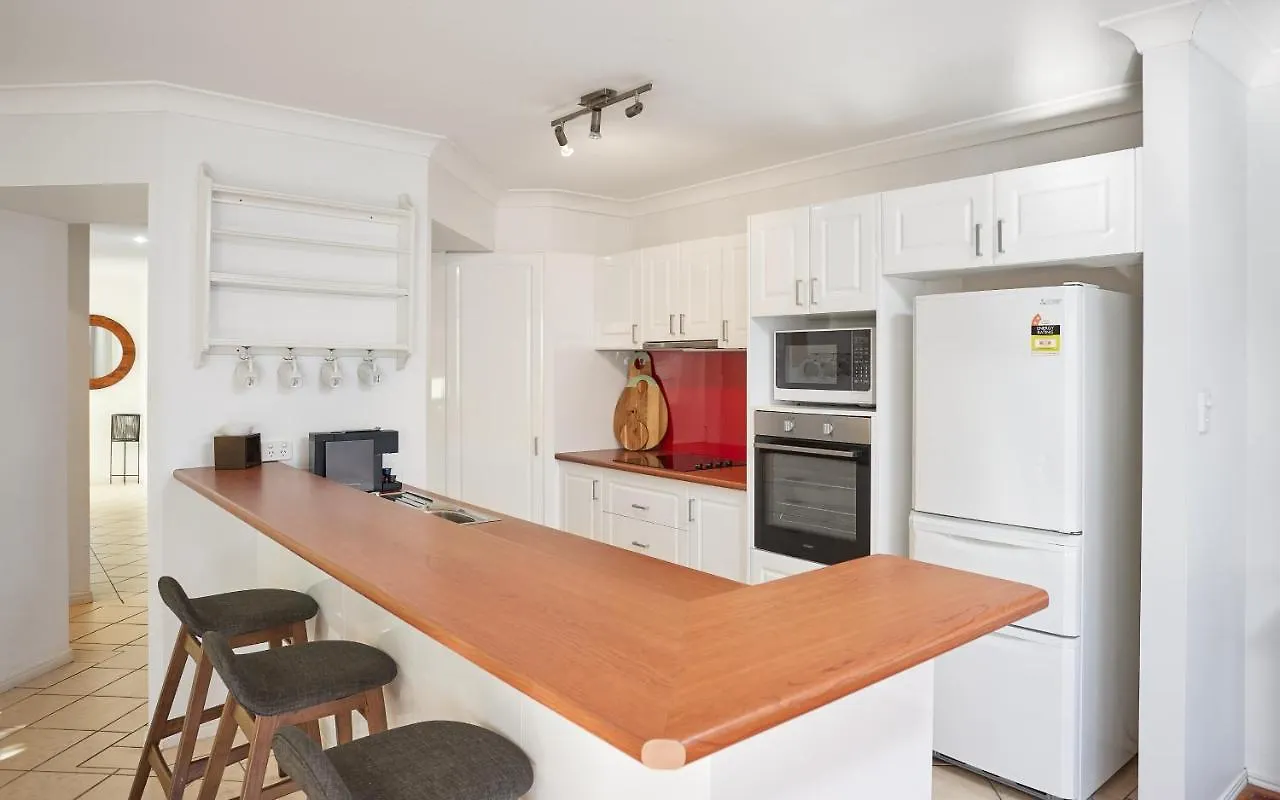 Large, Light, Dog Friendly 600m To Burleigh *