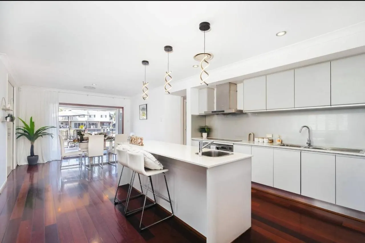 Lakeside Spacious 5bed Water View Family * Gold Coast